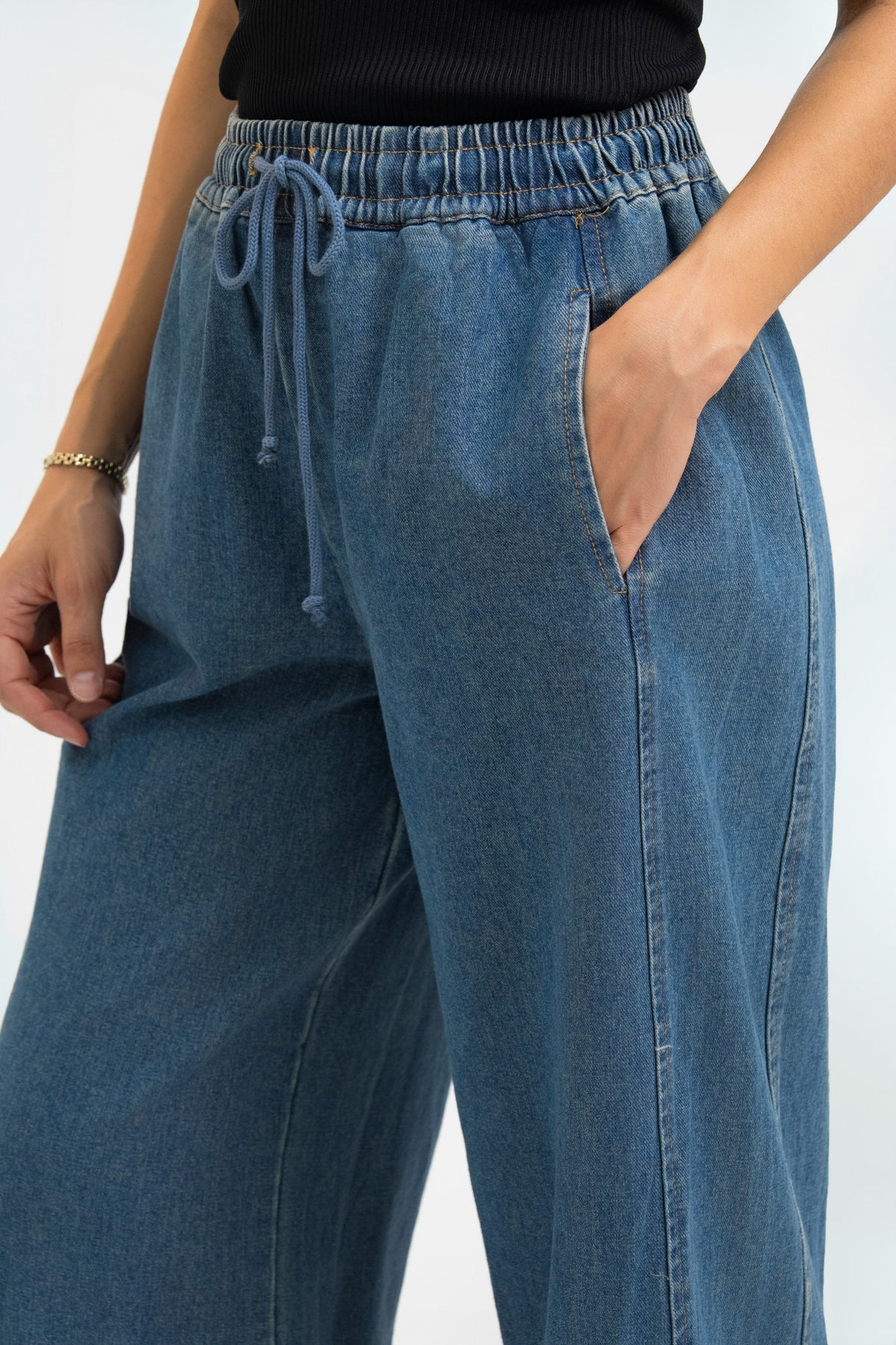 PANTALON EN JEANS ROMANCE