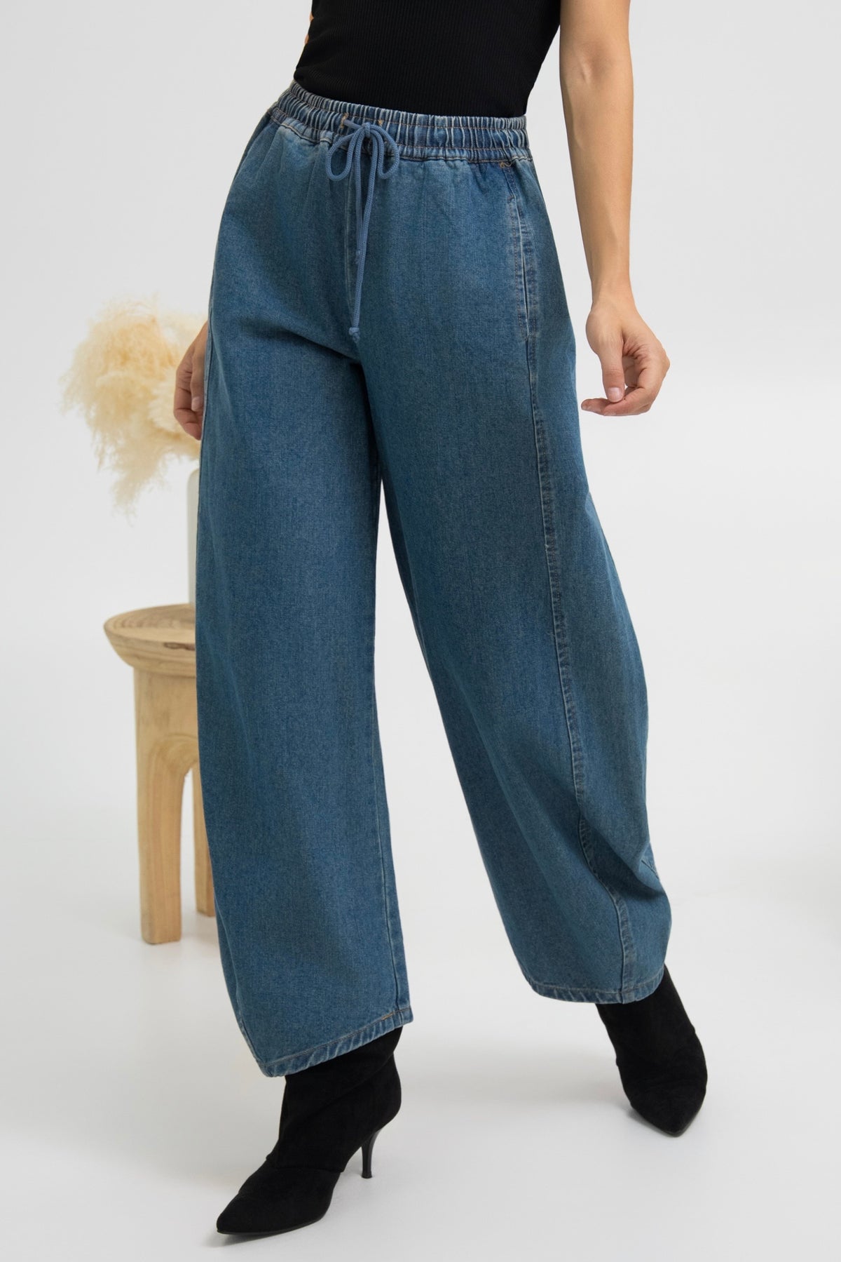PANTALON EN JEANS ROMANCE
